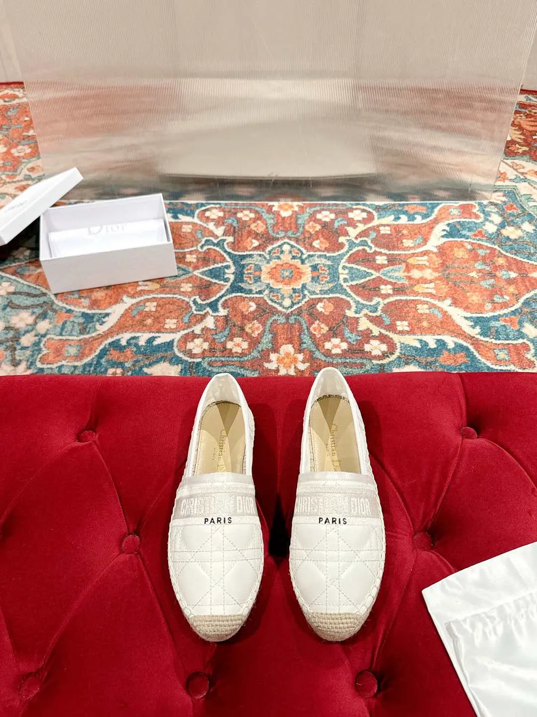 👟👟Ex-factory price 460👟👟 Dior DIOR's new popular early spring fisherman shoes 🆕 Simple, elegant and fashionable, timeless and timeless, it is a classic that will never fade away in the fashion circle, retro fisherman shoes. Original hand-woven surface, electric embroidery technology! Specific cloth surface and rubber outsole. Code number: 35-39 (40.41 customized, non-refundable)